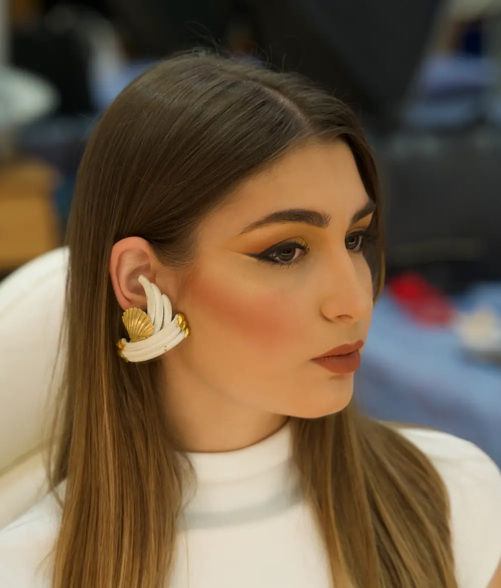 Modella con il trucco completato al termine di un’esercitazione SEM Academy